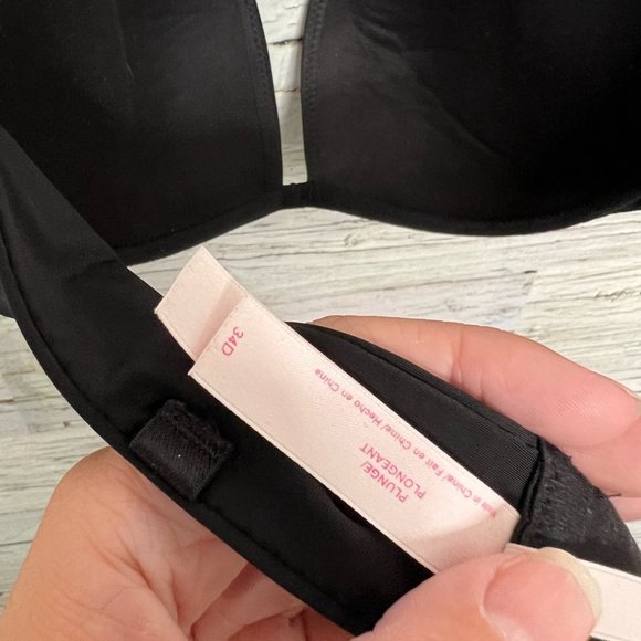 Victoria’s Secret plunge black bra size 34D - Picture 8 of 9